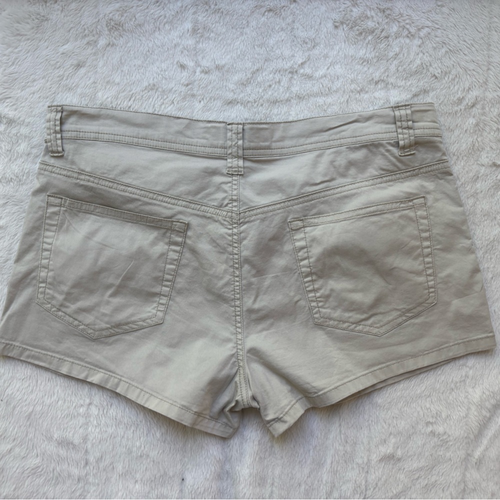 Guess Women's Shorts - Picture 6 of 6
